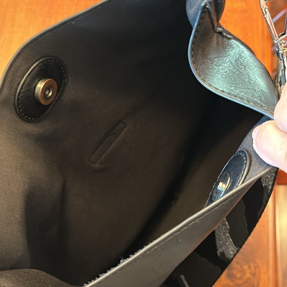 Ahdorned Black Messenger Bag - Picture 5 of 6